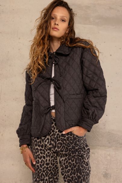 Grijze jas met strikjes