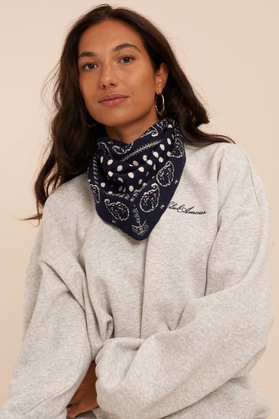 Donkerblauwe jacquard sjaal met paisley print