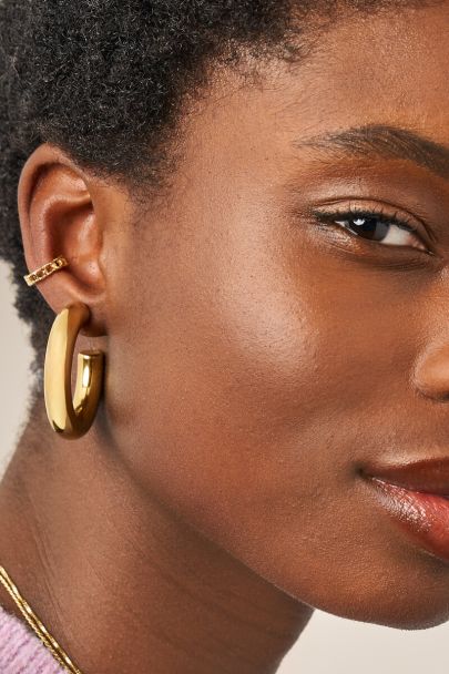 Ear cuff with chain