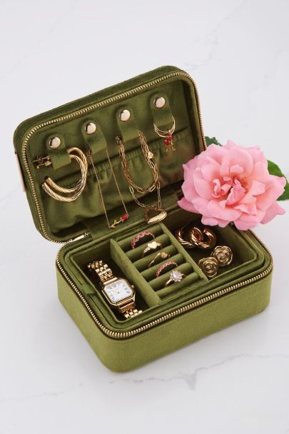 Vintage Schmuckkästchen aus grünem Samt