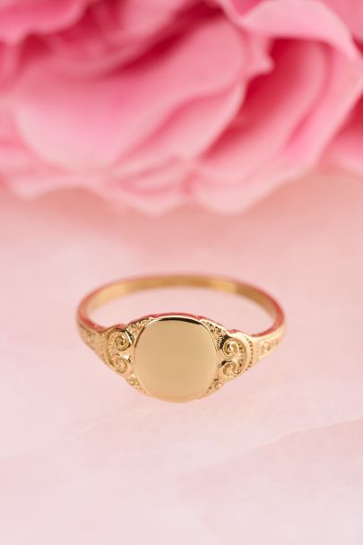 Vintage signet ring with swirl motif