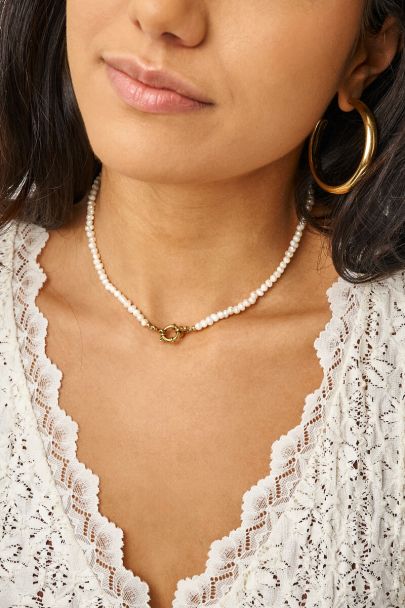 Collier avec perles fantaisies et fermoir