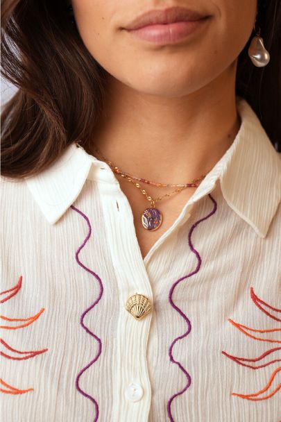 Goudkleurige schelpen knoop