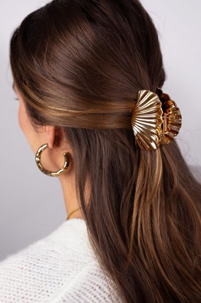 Pince à cheveux maxi coquillage couleur dorée