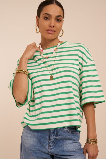 Groen boxy T-shirt met witte strepen