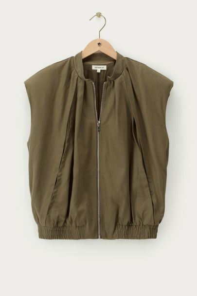 Green gilet in balloon look