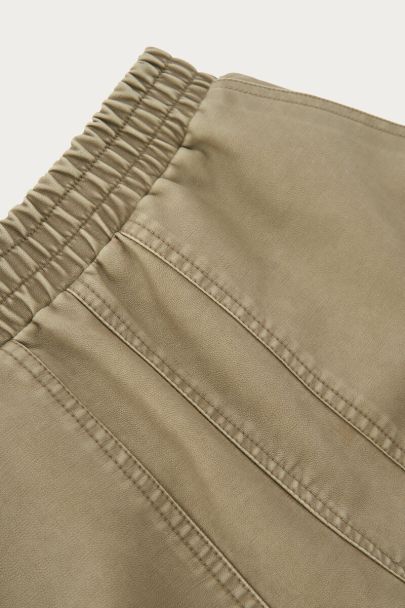 Groene leatherlook short