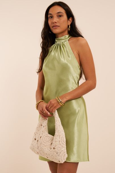 Robe satin&eacute;e verte avec n&oelig;ud