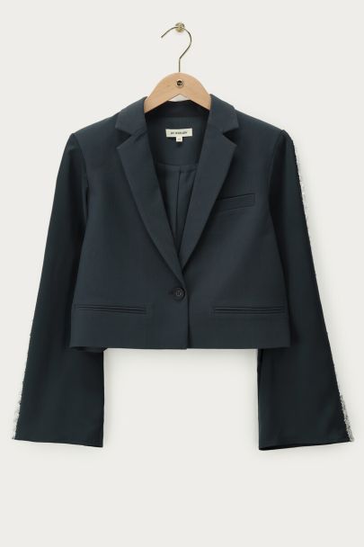 Grijze cropped blazer met satijnen mouwen & pailletten tapes