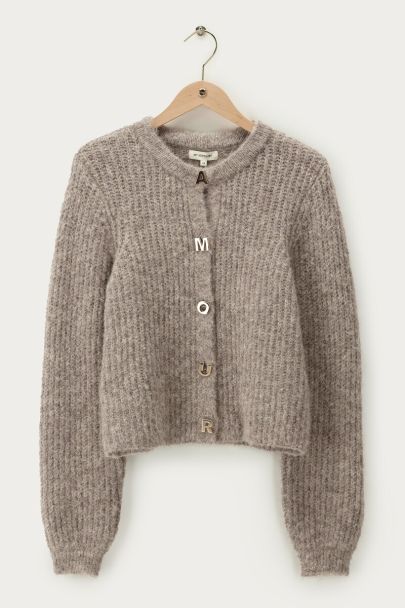 Graue Strickjacke mit L'amour-Knöpfen
