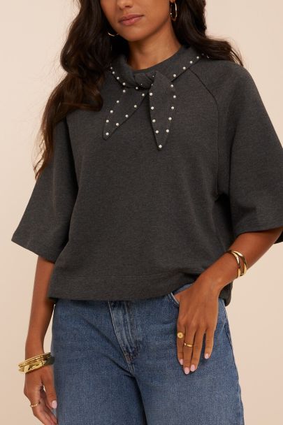 Sweat gris &agrave; manches courtes et perles fantaisie