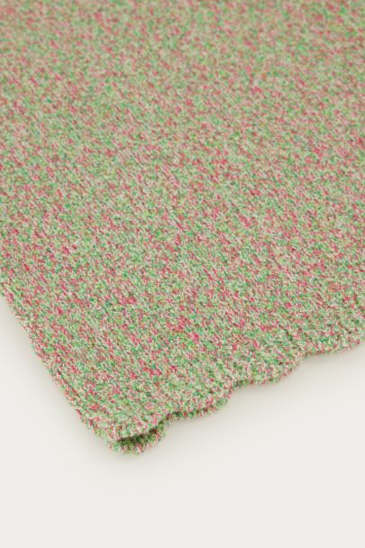 Groene short met geschulpte rand