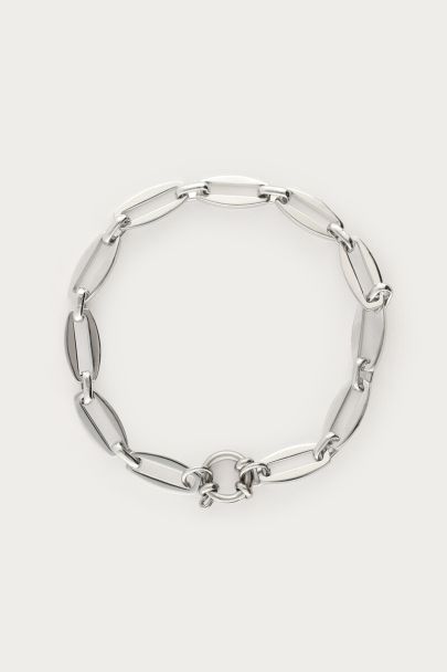 Iconic chain bracelet with large clasp