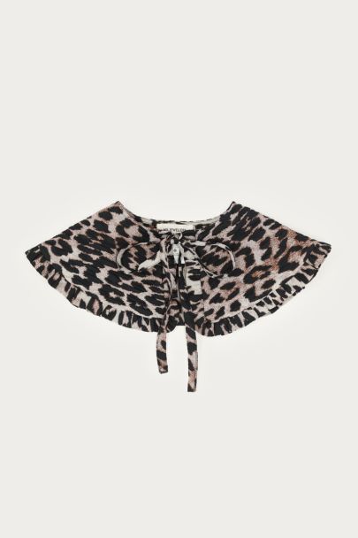 Leopard print collar with ruffle