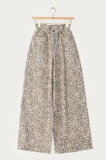 Paperbag Jeans mit Leopardenmuster