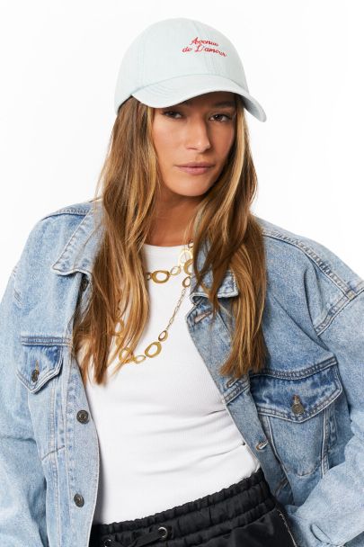 Lichtblauwe pet "Avenue de L'amour"