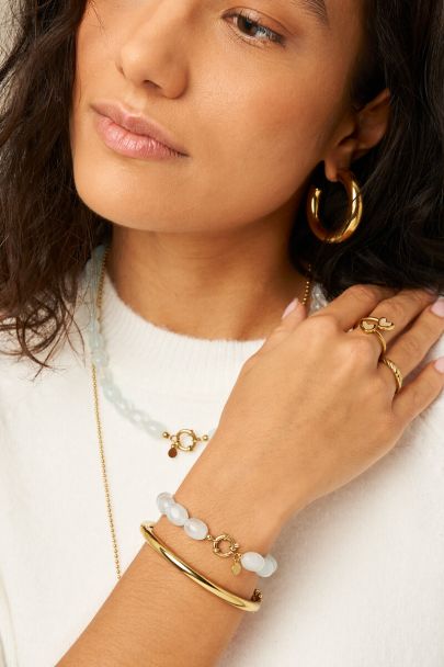 Licht blauwe kralenarmband