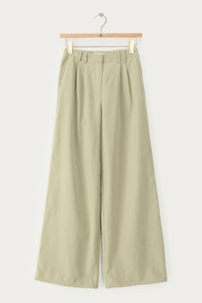 Light green trousers with drawstring at bottom