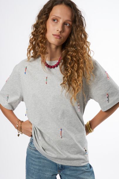 Lichtgrijs T-shirt met gekleurde kralen franjes