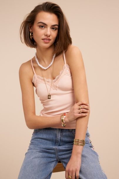 Top rose clair basique avec détails en dentelle
