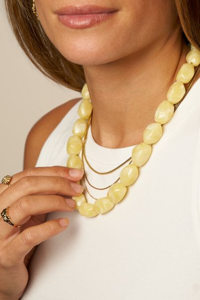 Collier jaune clair avec perles ovales