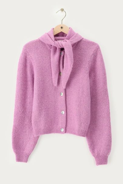 Fliederfarbener Cardigan mit Schal