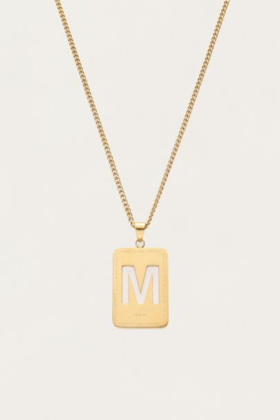 Lange ketting met vierkante initial bedel