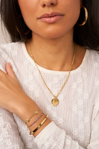 Minimalistisches Armband mit blauen Perlen