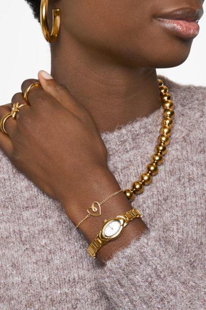 Minimalist bracelet with linked heart