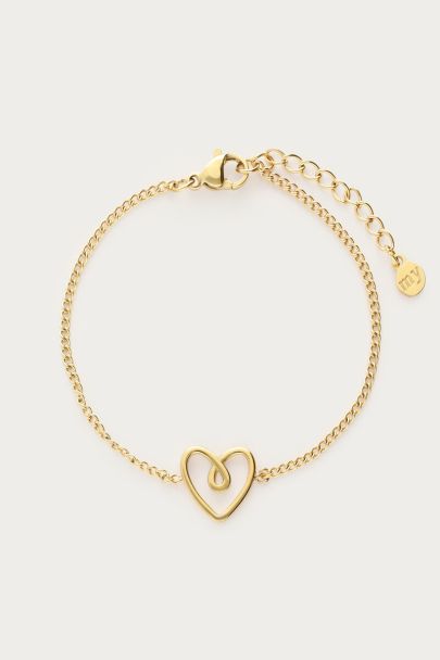 Minimalist bracelet with linked heart
