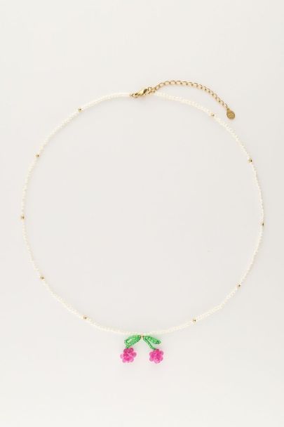 Collar de cuentas blancas con cereza