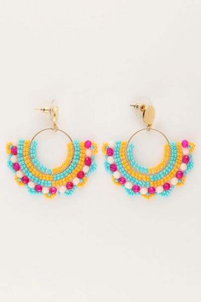 Half ronde statement oorhangers met multikleur kralen