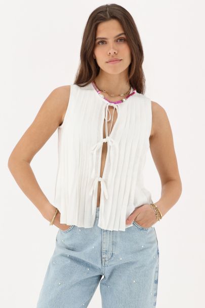 White top with pintuck & bows