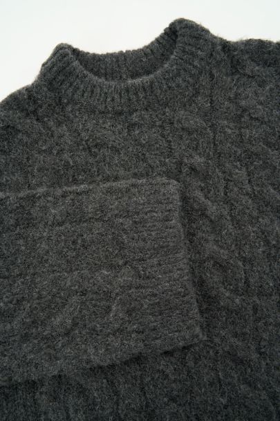 Pull oversize gris foncé à torsades