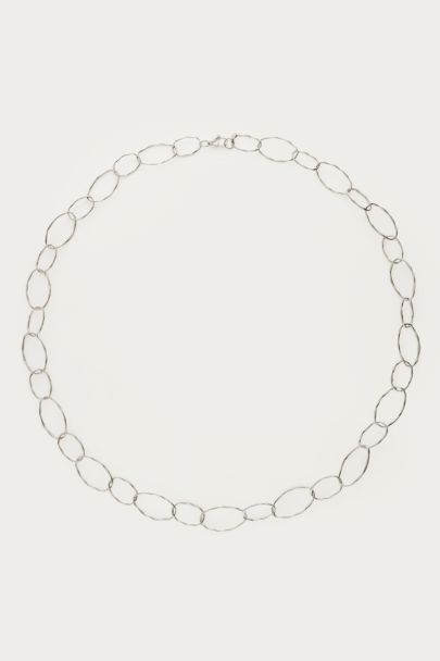 Necklace with coarse oval link with twist