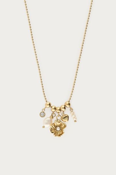 Kette mit Ranunkelblüte und Süßwasserperlen