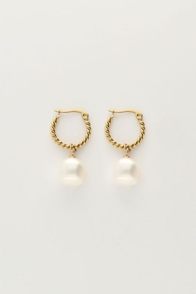 Earrings twisted with freshwater pearl
