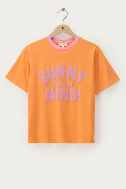 Pfirsichfarbenes T-Shirt "Sunny state of mind"