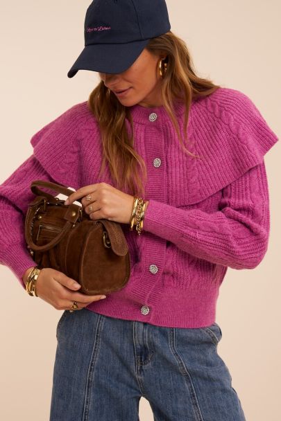 Roze kabel vest met cape en strass knopen