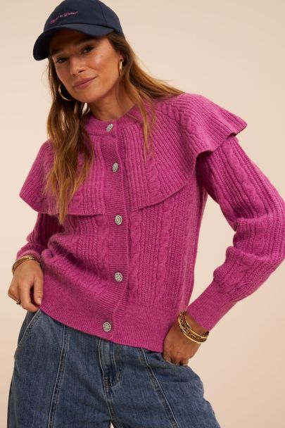 Roze kabel vest met cape en strass knopen