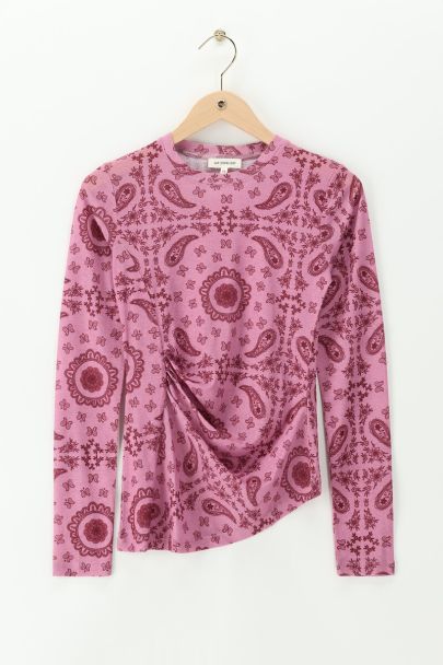 Top en mesh rose avec imprimé paisley et fronces