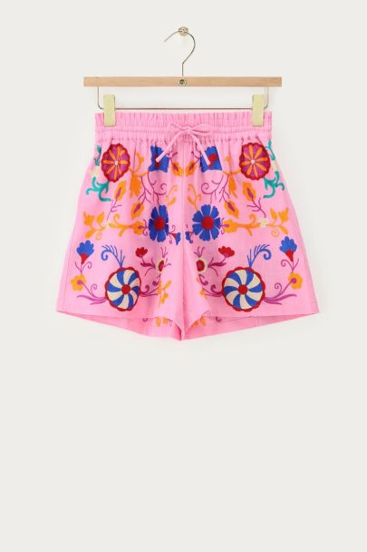 Short rose à broderies florales multicolores