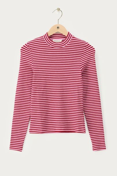 Top rayé rose à col roulé