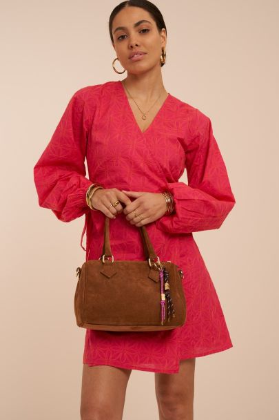 Robe portefeuille rose avec broderies 