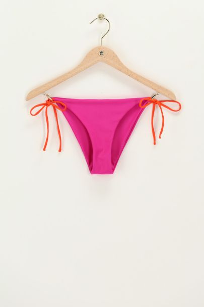 Paars bikini broekje met oranje strikbandjes