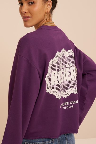 Paarse boxy sweater met backprint 'Rue des rosiers'