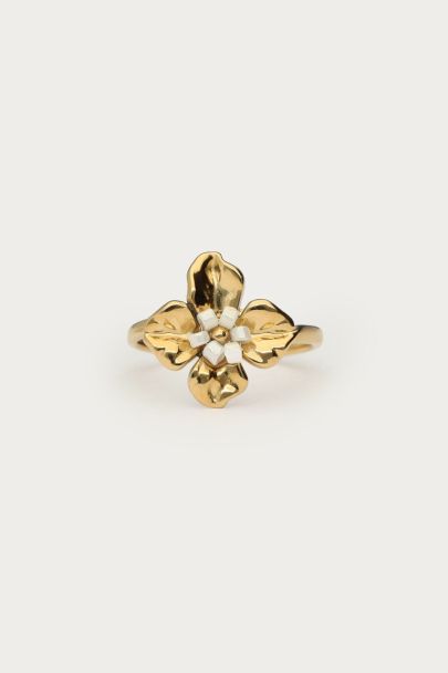 Ring met bloem en witte kralen