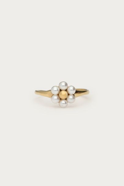 Ring with freshwater pearl flower