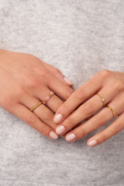 Ring mit fliederfarbenen Blumen