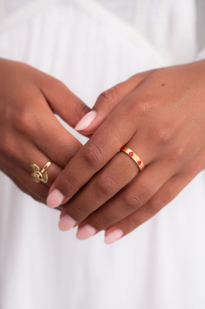 Ring met rode hartjes